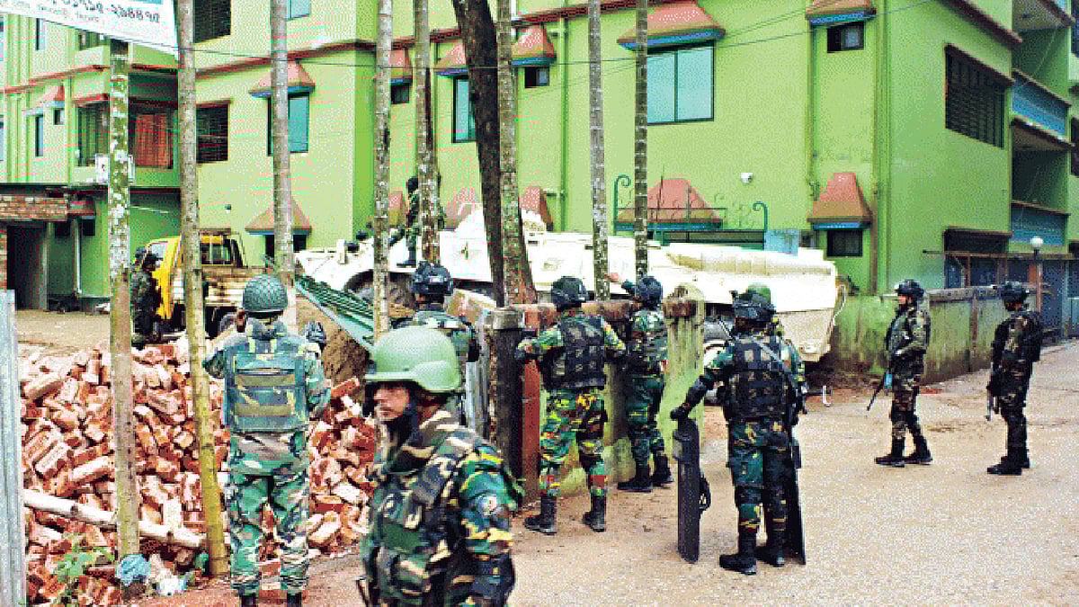 সিলেটের আতিয়া মহলে জঙ্গিবিরোধী অভিযান। ফাইল ছবি