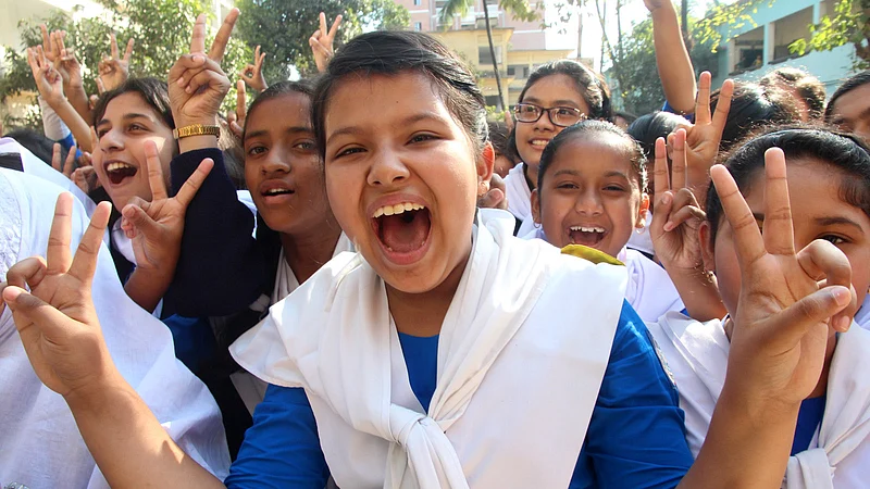 প্রাথমিক শিক্ষা সমাপনী পরীক্ষায় উত্তীর্ণ শিক্ষার্থীর উচ্ছ্বাস