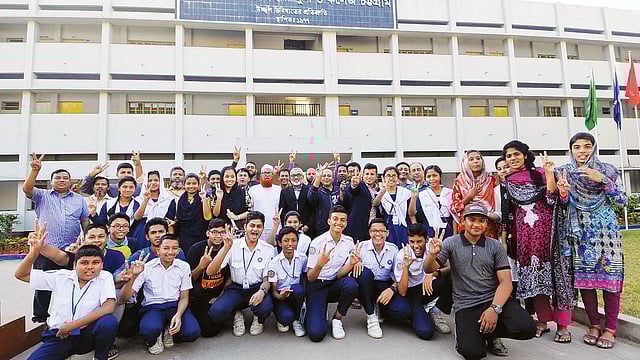 ফলাফল জানার পর জেএসসি ও পিইসি শিক্ষার্থীদের উল্লাস। গতকাল দুপুরে বাংলাদেশ নৌবাহিনী স্কুল ও কলেজে l সংগৃহীত