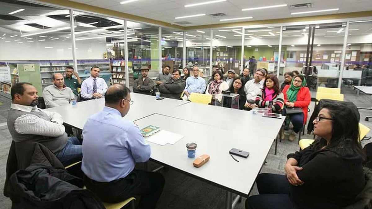 মৌলভীবাজার ডিস্ট্রিক্ট অ্যাসোসিয়েশনের জরুরি সভায় উপস্থিত ব্যক্তিবর্গ