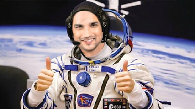 নাসায় গিয়ে প্রশিক্ষণ নিচ্ছেন সুশান্ত। ছবির নাম চান্দা মামা দূর কে