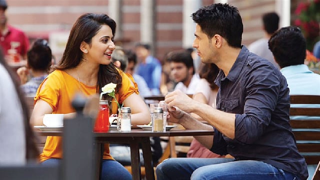 আইয়ারিতে অভিনয় করেছেন রাকুল প্রীতি িসং ও সিদ্ধার্থ মালহোত্রা