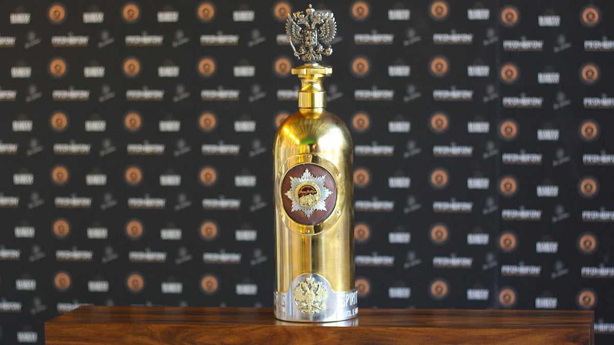 ডার্টজ মোটর প্রদর্শিত সবচেয়ে দামি ভদকার বোতল। ছবি: বিবিসির সৌজন্যে