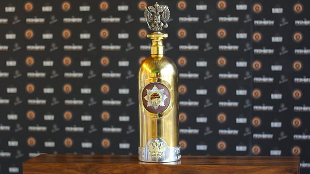ডার্টজ মোটর প্রদর্শিত সবচেয়ে দামি ভদকার বোতল। ছবি: বিবিসির সৌজন্যে