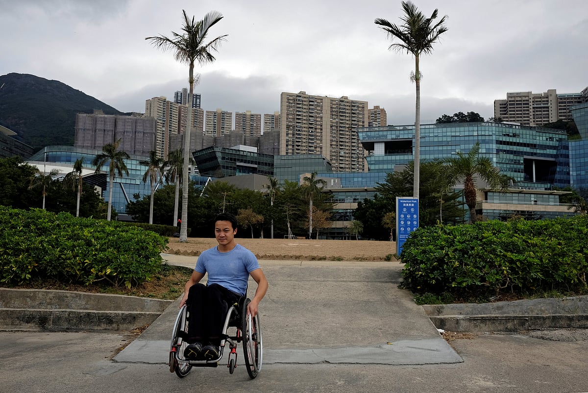 হুইলচেয়ারে হংকংয়ের পর্বতারোহী লাই চি ওয়াই।