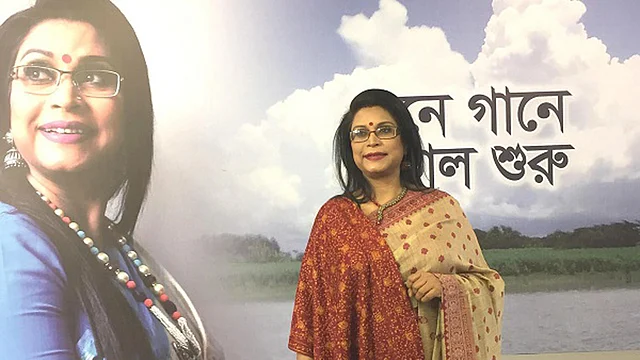 ‘গানে গানে সকাল শুরু’ অনুষ্ঠানে রেজওয়ানা চৌধুরী বন্যা। ছবি: চ্যানেল আই
