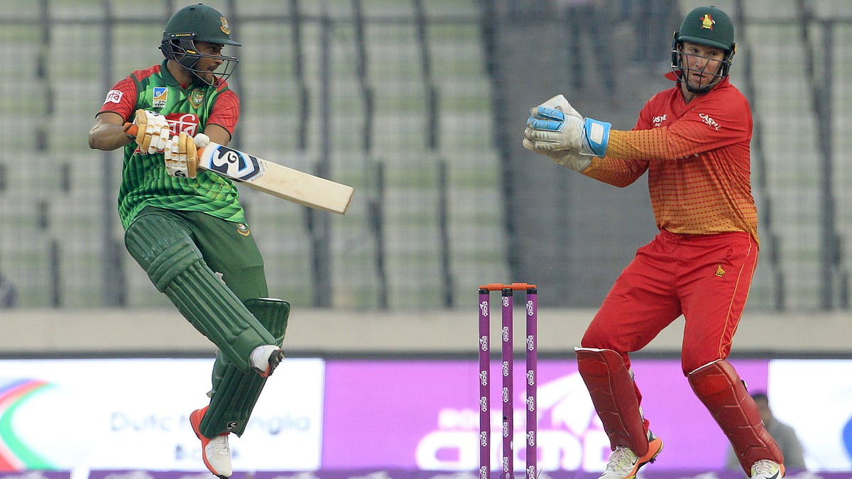 তিনে নেমে তামিমের সঙ্গে পাল্লা দিয়ে রান করেছেন সাকিব। ছবি: প্রথম আলো