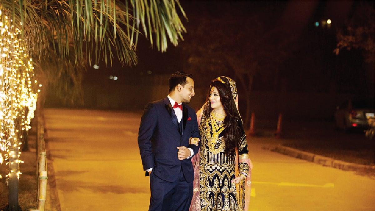 িবয়ের ভালো ছবির জন্য বর–কনে এবং আলোকচিত্রীর বোঝাপড়াটা জরুরি। ছবি: লেখক