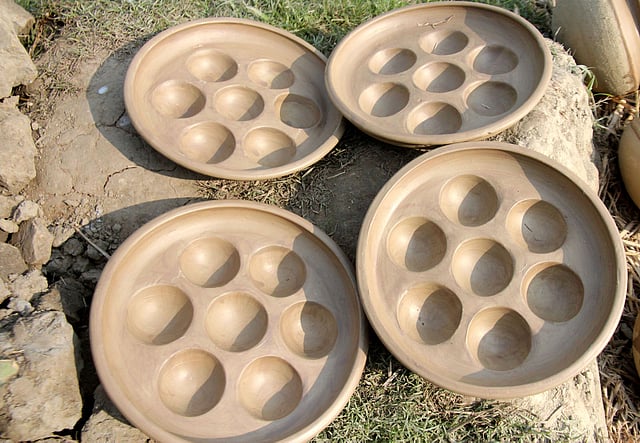 পুলি পিঠা তৈরি করতে প্রয়োজন হয় এই ছাঁচের।