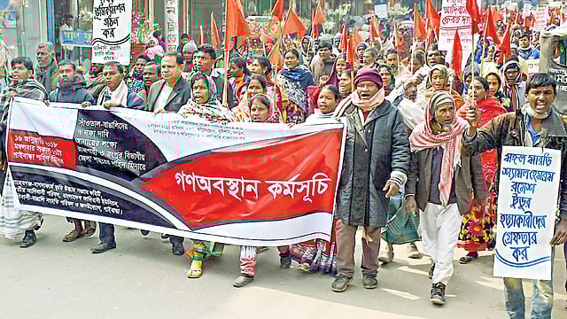 সাঁওতাল হত্যার বিচার ও জমি ফেরতসহ সাত দফা দাবিতে গতকাল গাইবান্ধা শহরে মিছিল বের করে সাহেবগঞ্জ বাগদাফার্ম-ভূমি উদ্ধার সংগ্রাম কমিটিসহ কয়েকটি সংগঠন l প্রথম আলো