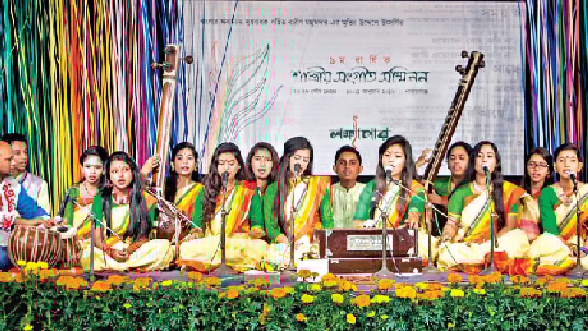 লক্ষ্যাপারের পরিবেশনা