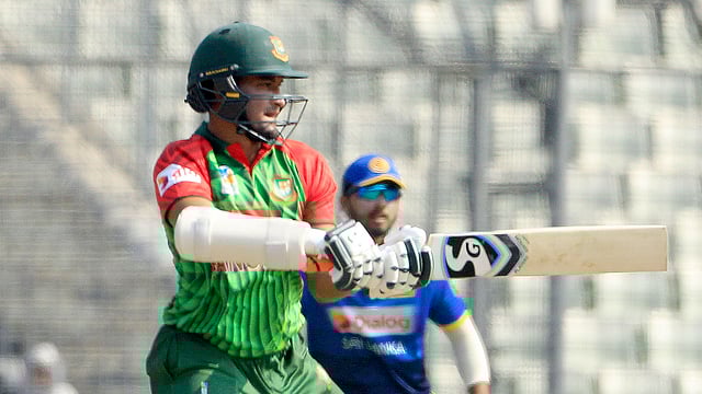 তিন নম্বরে ব্যাটিংয়ে নেমে ভালোই করছেন সাকিব। ছবি: প্রথম আলো