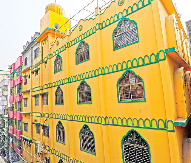 রাজধানীর নারিন্দার শরৎ​গুপ্ত রোডে ঐতিহ্যবাহী ধনু বেপারী হলুদ মসজিদ l হাসান রাজা