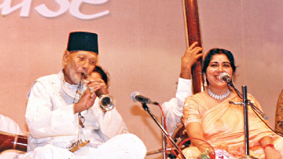 ওস্তাদ বিসমিল্লাহ খানের সঙ্গে যুগলবন্দী করছেন সোমা ঘোষ