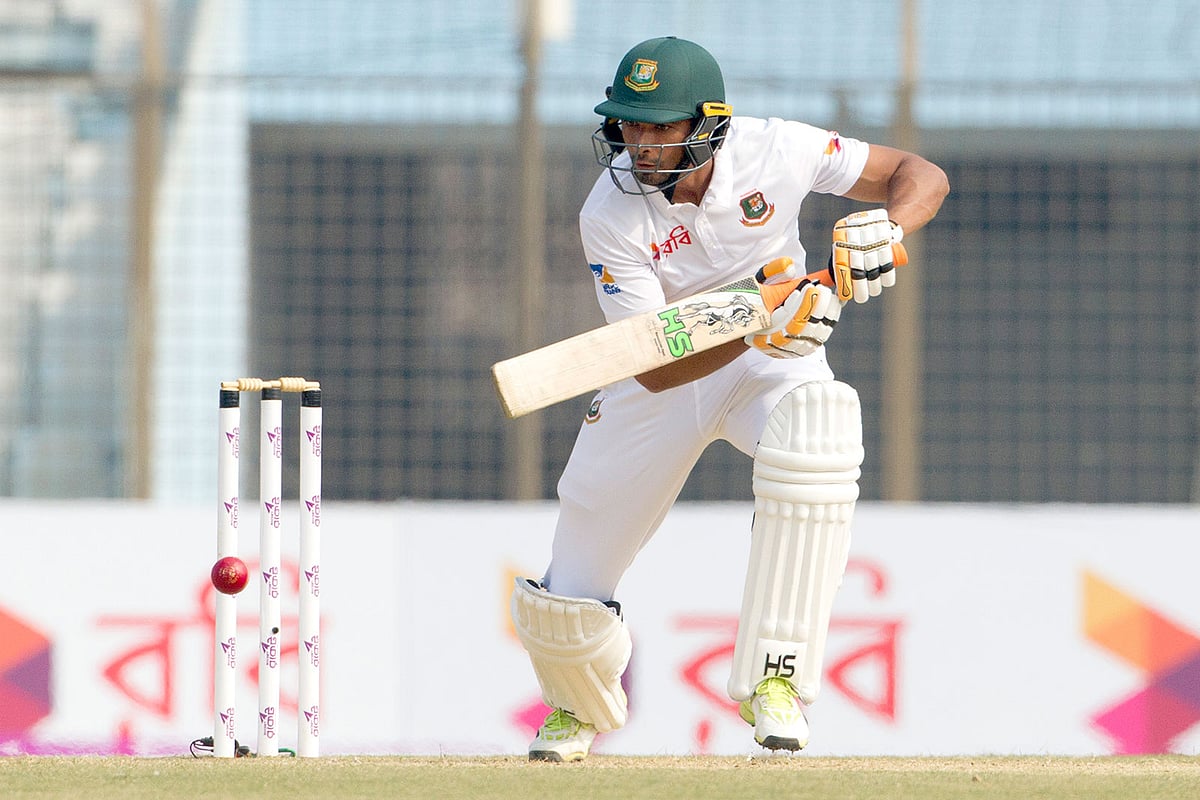 টেল এন্ডারদের নিয়ে দারুণ লড়েছেন মাহমুদউল্লাহ। ছবি: প্রথম আলো