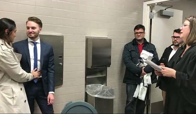 ওয়াশরুমে বিয়ের আয়োজনে বর ও কনে। ছবি: ফেসবুকের সৌজন্যে