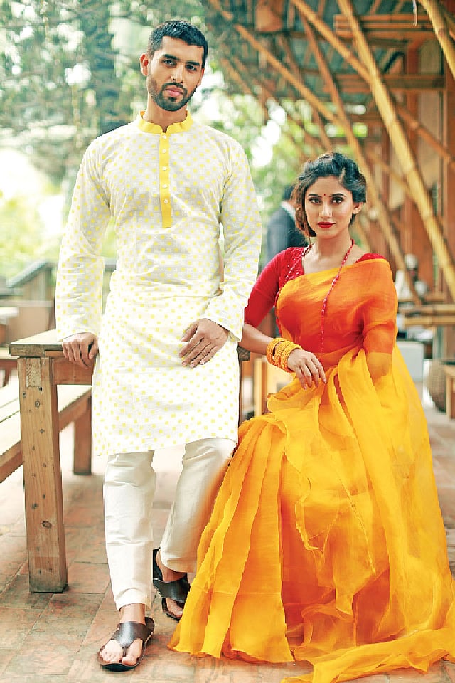 পাঞ্জাবি: অঞ্জনস, শাড়ি: বিবি প্রডাকশন, স্থান: কারিকর সিনোসর