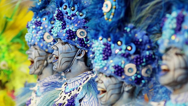 ১৮ শতকের শেষের দিকে ভিন্ন নামে ব্রাজিলের রিও ডি জেনিরোতে এই উৎসব প্রথম উদ্‌যাপিত হয়। সাও পাওলো, ব্রাজিল, ১০ ফেব্রুয়ারি। ছবি: রয়টার্স