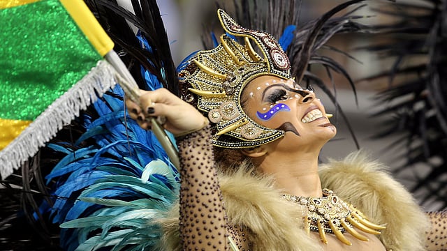 শোভাযাত্রায় পেরুশে সাম্বা স্কুলের অংশগ্রহণকারী। সাও পাওলো, ব্রাজিল, ১০ ফেব্রুয়ারি। ছবি: রয়টার্স