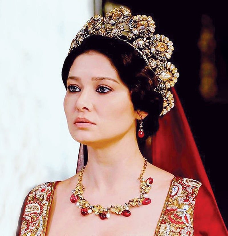 কোসেম সুলতানের চরিত্রে বেরেন সাত