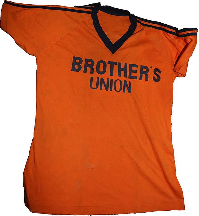 ১৯৮৬ সালে এই জার্সিতেই ব্রাদার্সে খেলেছিলেন মুন্না