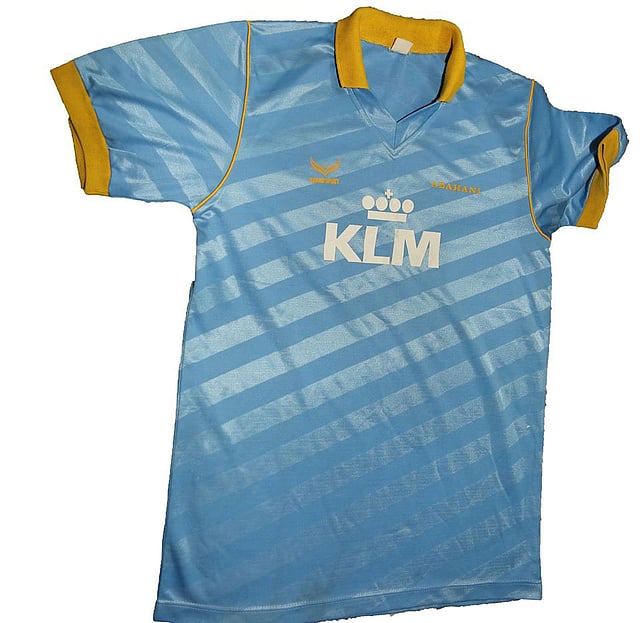 ১৯৮৭ সালে আবাহনীর হয়ে মুন্নার প্রথম জার্সিটি