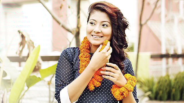 ত্বকে উজ্জ্বলতা আনে গাঁদা ফুল। মডেল: জেনিফার, কৃতজ্ঞতা: হারমোনি স্পা, ছবি: সুমন ইউসুফ