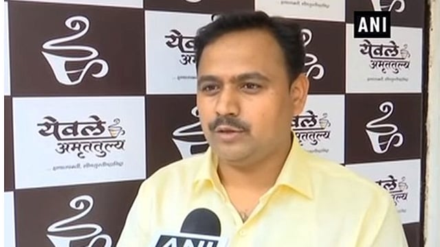 চা বিক্রি করে নাভনাথ ইউলের আয় মাসে ১২ লাখ রুপি।