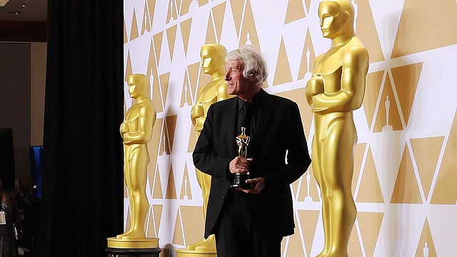 ‘ব্লেড রানার’ চলচ্চিত্রের চিত্রগ্রাহক রজার ডিকেন্স পেয়েছেন সেরা সিনেমাটোগ্রাফির পুরস্কার। ক্যালিফোর্নিয়া, যুক্তরাষ্ট্র, ৪ মার্চ। ছবি: রয়টার্স