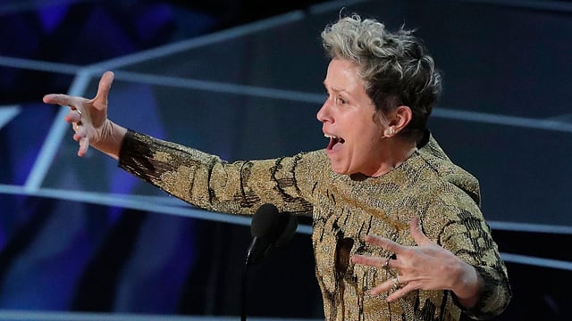 ‘থ্রি বিলবোর্ডস আউটসাইড এবিং, মিসৌরি’ চলচ্চিত্রের সুবাদে সেরা অভিনেত্রী হিসেবে স্বীকৃতি পেলেন ফ্রান্সিস ম্যাকডোম্যান্ড। ক্যালিফোর্নিয়া, যুক্তরাষ্ট্র, ৪ মার্চ। ছবি: রয়টার্স