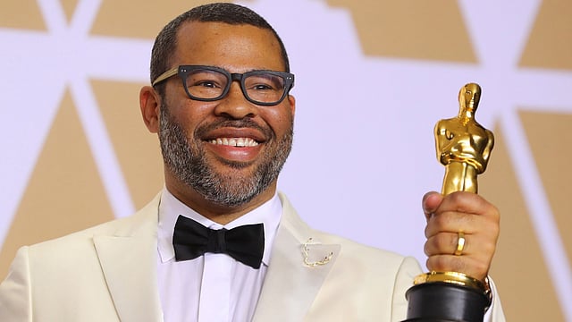সেরা চিত্রনাট্যকার হিসেবে অস্কার পেলেন জর্ডান পেল। তিনি ‘গেট আউট’-এর চিত্রনাট্য লিখেছিলেন। ক্যালিফোর্নিয়া, যুক্তরাষ্ট্র, ৪ মার্চ। ছবি: রয়টার্স