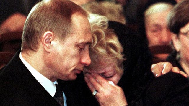 আনাতোলি সোবচাকের শেষকৃত্য অনুষ্ঠানে পুতিন। ছবি: রয়টার্স।