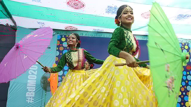 উৎসবে মনোরম নৃত্য পরিবেশন। সেন্ট যোসেফ হায়ার সেকেন্ডারি স্কুল, ঢাকা, ১০ মার্চ। ছবি: সাইফুল ইসলাম