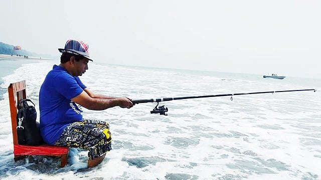 ‘মাছের দেশের মানুষ’ নাটকে মোশাররফ করিম