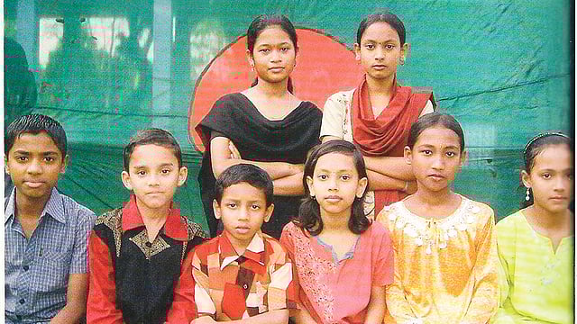 আনন্দ নিকেতনের খুদে শিক্ষার্থীরা