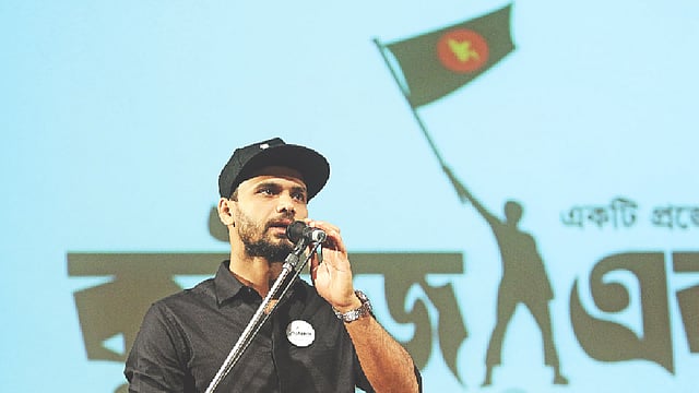 প্রজেক্ট লন্ডন ১৯৭১ আয়োজিত ‘কুইজে একাত্তর’ অনুষ্ঠানে মাশরাফি বিন মুর্তজা। ছবি: সাইফুল ইসলাম