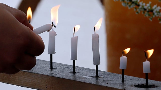 নিহত ব্যক্তিদের স্মরণে মোমবাতি প্রজ্বালন। টোকিও, জাপান, ১১ মার্চ। ছবি: রয়টার্স