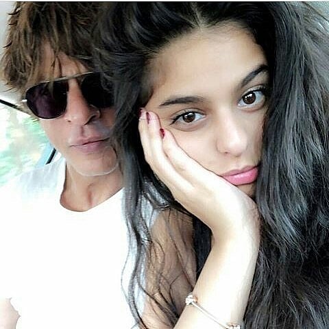 বাবা শাহরুখ খানের সঙ্গে সুহানা খান।