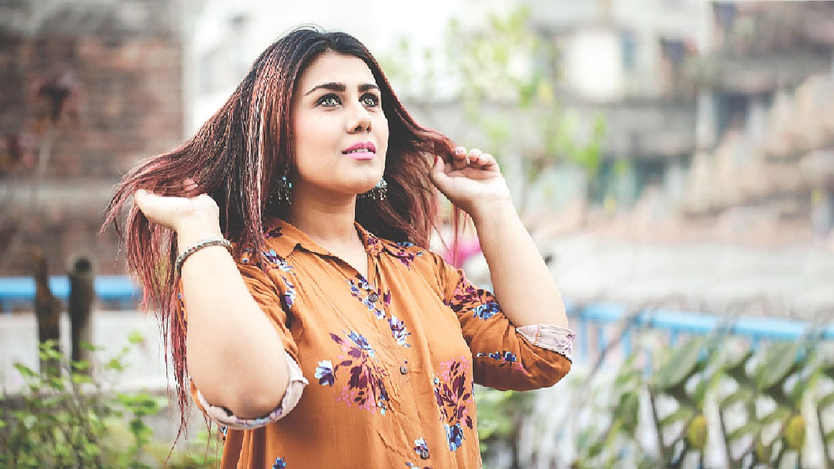 একটু যত্নেই হবু ও নতুন মায়েদের চুল পড়া সমস্যা কমে যাবে। মডেল: হৃদি, ছবি: সুমন ইউসুফ
