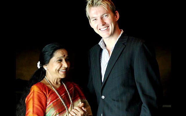 আশা ভোসলের সঙ্গে গান গেয়েছেন ক্যারিয়ারের মধ্যগগনেই। ফাইল ছবি