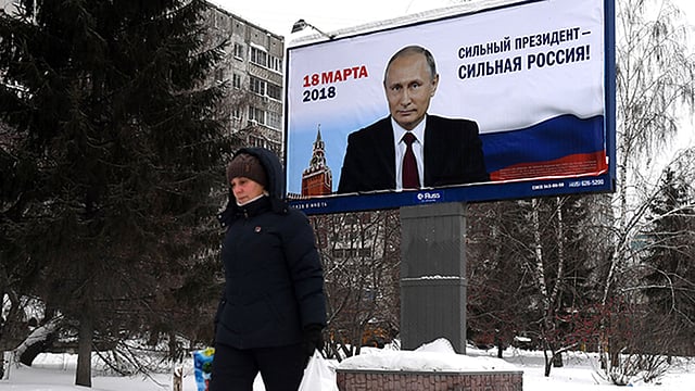 রাশিয়ার বিভিন্ন শহরে পুতিনের নির্বাচনী বিলবোর্ড। এতে লেখা—‘প্রভাবশালী প্রেসিডেন্ট, ক্ষমতাধর রাশিয়া!’ অন্যপাশে লেখা, ১৮ মার্চ ২০১৮। ছবি টুইটারের সৌজন্য
