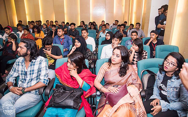 নবীন গল্পকারদের ভিড় ছিল অনুষ্ঠানে। ছবি: প্রথম আলো