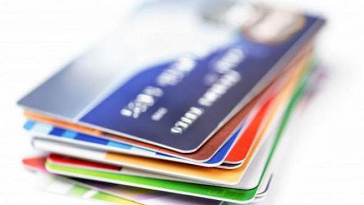 পাঁচ ব্যাংকের দখলে ডেবিট কার্ডের বাজার, আপনারটি কোন ব্যাংকের