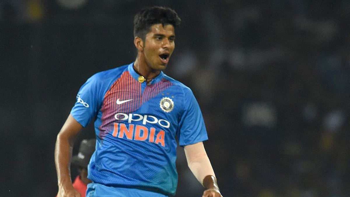 ত্রিদেশীয় সিরিজে নিজেকে চিনিয়েছেন ওয়াশিংটন সুন্দর। ছবি: এএফপি