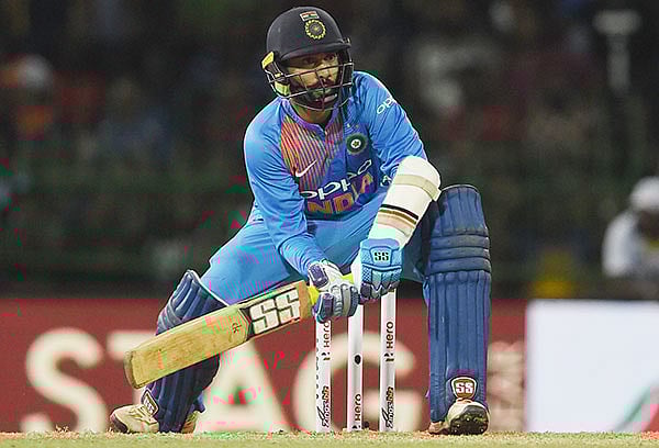 মাত্র ৮ বল নিজে খেলেছেন। সময় পেয়েছিলেন শেষের দুই ওভার। তাতেই ম্যাচটা বদলে দিয়েছেন কার্তিক