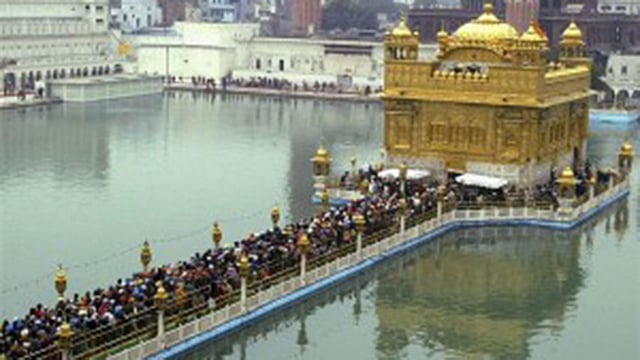 অমৃতসরের স্বর্ণমন্দির। ছবি: রয়টার্স