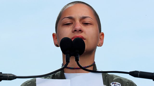 ফ্লোরিডা হামলায় বেঁচে যাওয়া শিক্ষার্থী এমা গঞ্জালেজ নিহত বন্ধুদের স্মরণ করে। ছবি: রয়টার্স