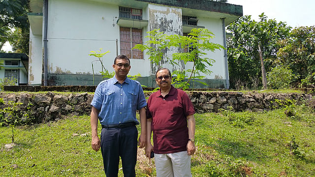 ভাই সুপ্রিম কোর্টের হাইকোর্ট বিভাগের বিচারপতি ওবায়দুল হাসানের সঙ্গে শরীফ হাসান।