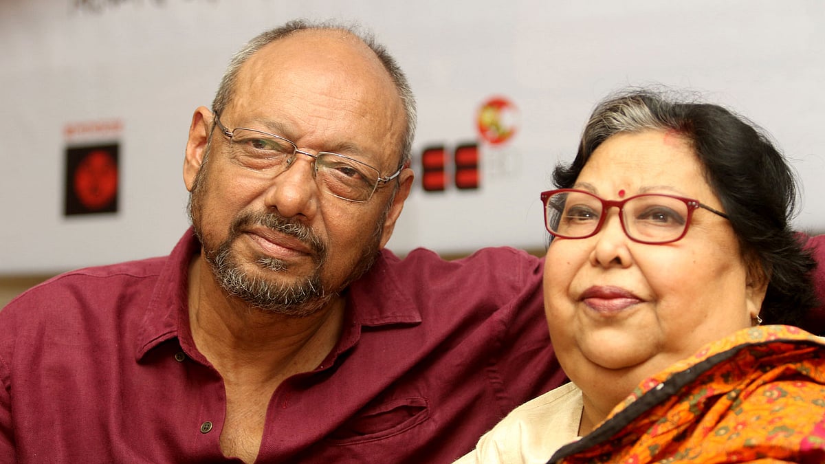 স্ত্রী ছন্দার সঙ্গে অঞ্জন দত্ত। ছবি: আবদুস সালাম