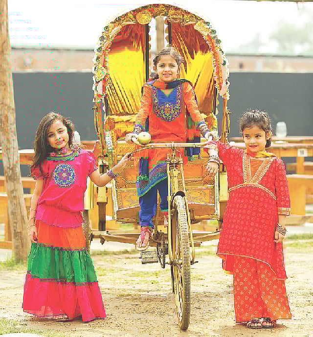 অন্যরকম কাট এবং উজ্জ্বল রঙের ব্যবহার শিশুদের পোশাকে।  মডেল: জারা, এলিনা ও সাবিন, পোশাক: গাও গেরাম